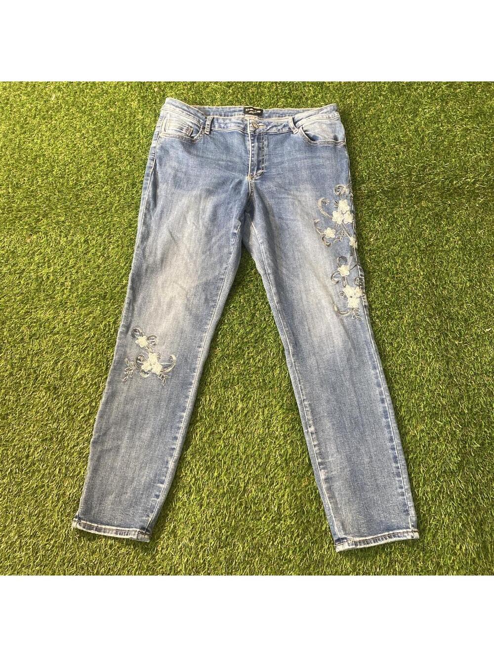 Bebe Blue jeans with white floral embroidery on the knees and thighs